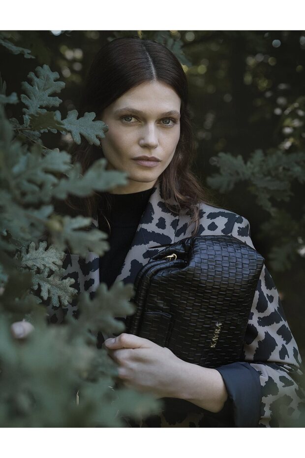 سترة بليزر بنمط الفهد من فرو المنك - 3