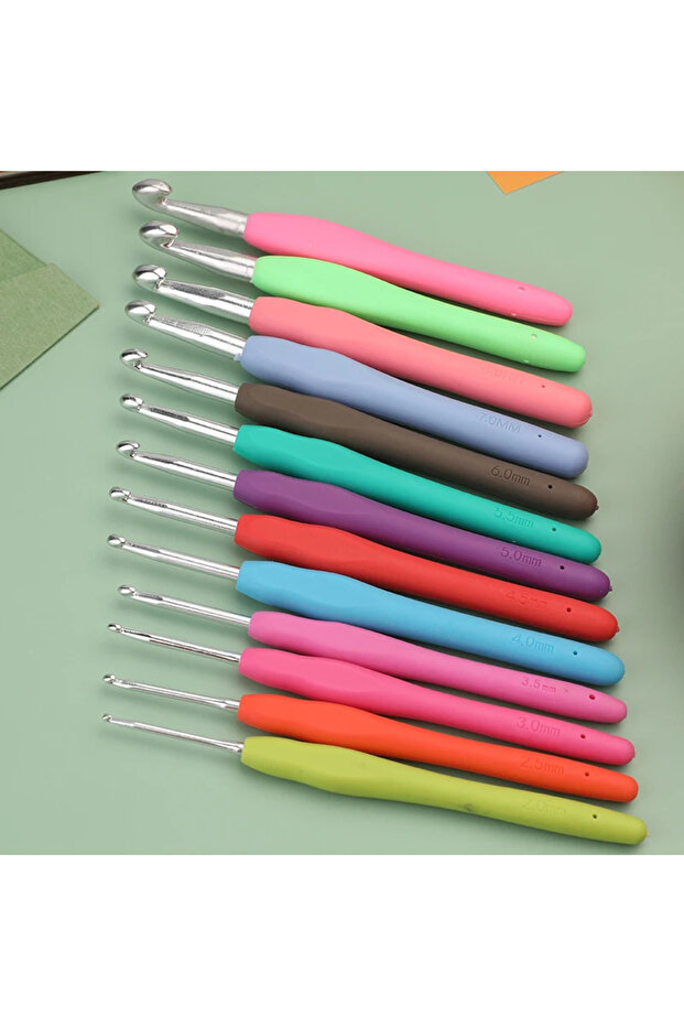 2.0-10.0mm 13pcs 14pcs Colorful Handle Knitting Needles Kit With Sewing Clips Plastic Needles Stani