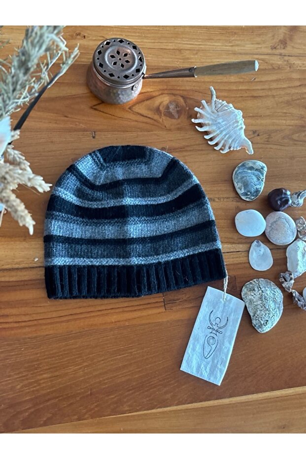 قبعة رجالية من صوف الحملان ذات نمط مخطط - 1