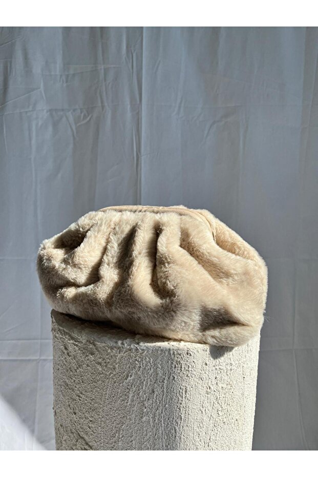 Women's Plush Scholarship Hand and Shoulder Bag