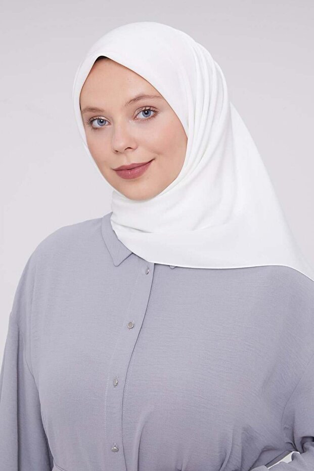 وشاح حرير المدينة بلون الأبيض الفاتح