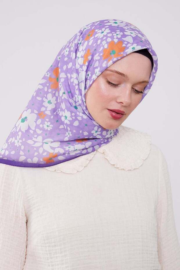 وشاح قطني بنمط زهرة اللافندر