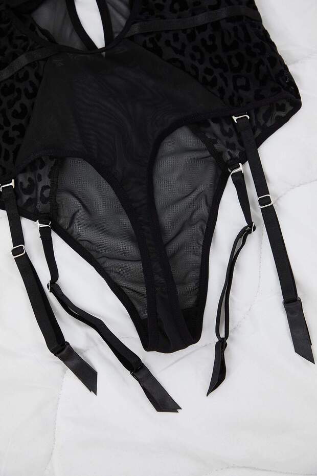 Siyah Leoparlı Jartiyer Detaylı Tül Kapsız Örme Body THMAW26BD00008 - 9