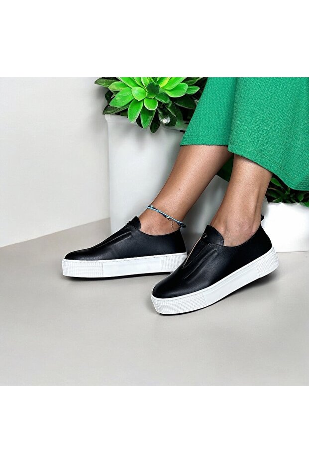 Black Leather Casual Comfortable Sneaker with Rubber Detail