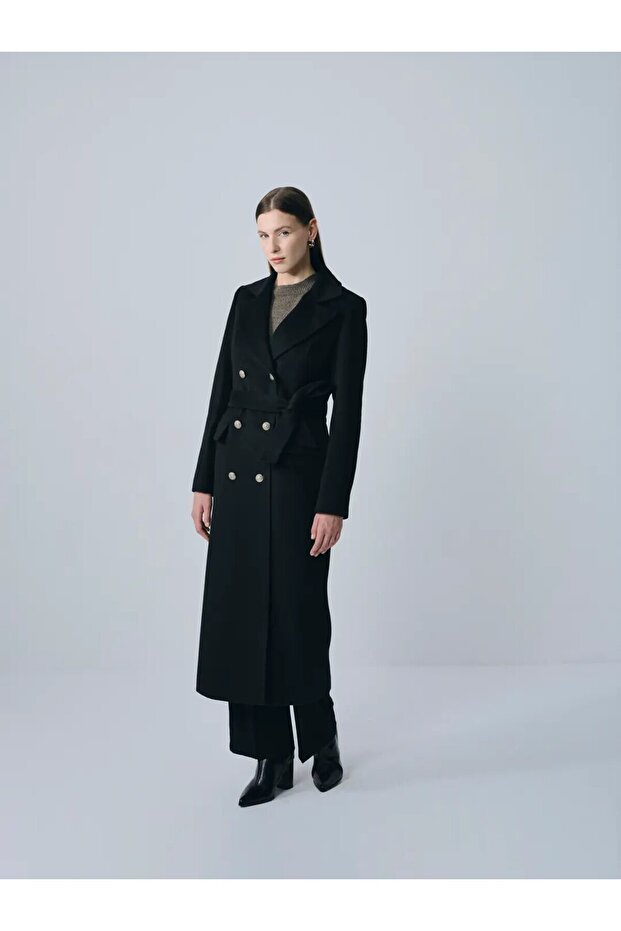 Medallion Buttoned Double Breasted Coat Black