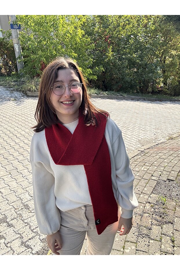 وشاح أحمر مزين بالعلم - 1