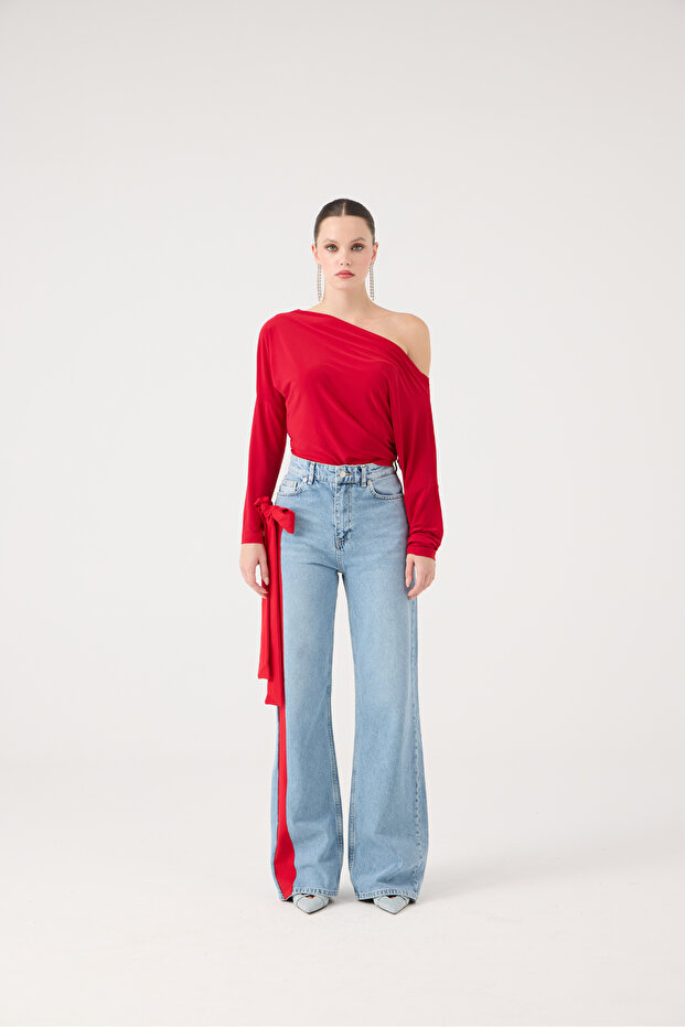 Jeansy z wysokim stanem i szerokimi nogawkami w kolorze niebieskim - 1