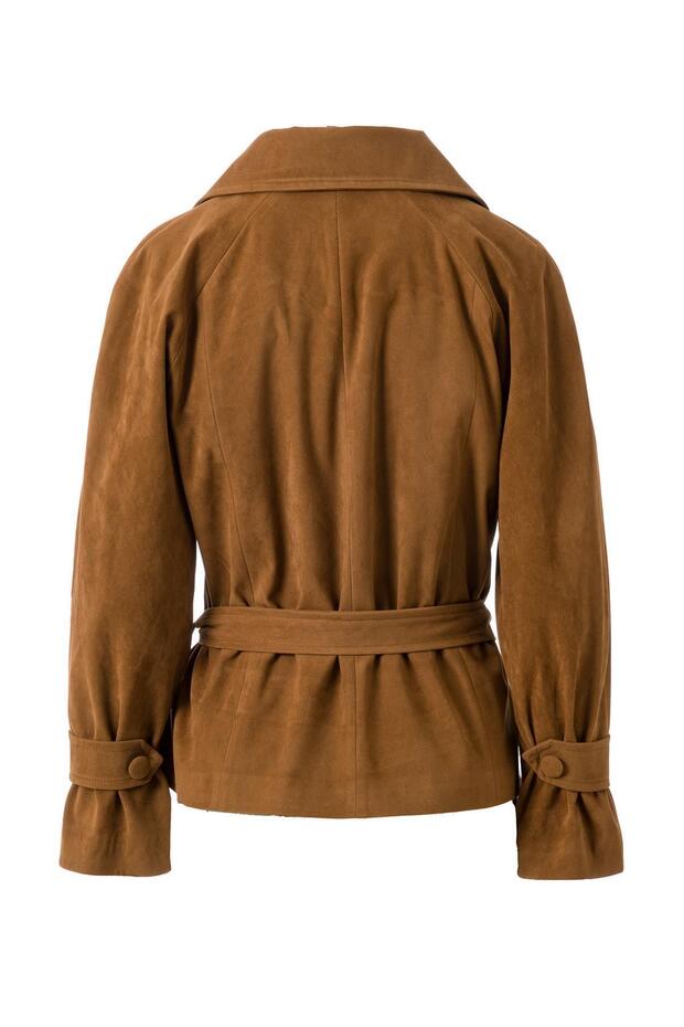 سترة من جلد الغزال مع حزام بلون الجمل - 5