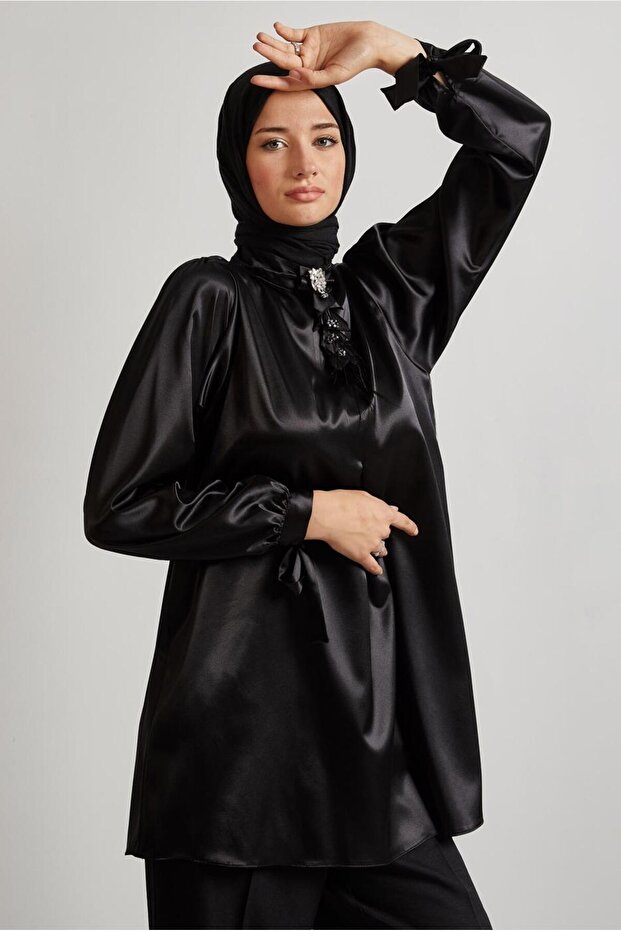 تونيك ساتان مزين ببروش 45589