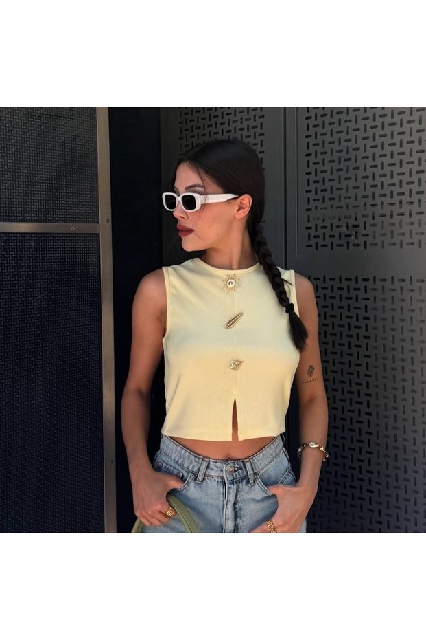 Women's Crew Neck Front Buckle Sleeveless Sporty Stylish Crop Boy Blouse
