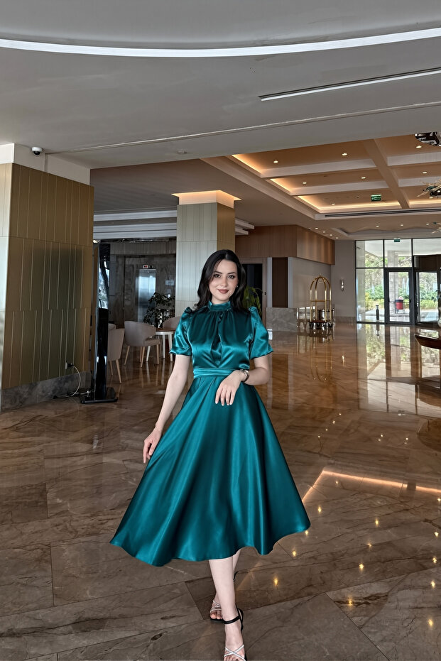 Nil Emerald Green Flared Skirt Short Sleeve Midi Length Satin Evening Dress