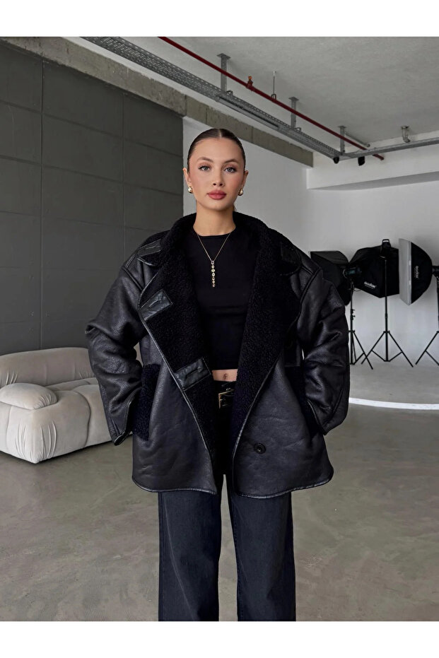 سترة من جلد الغزال مع جيوب مبطنة بالقطيفة وأزرار - 1