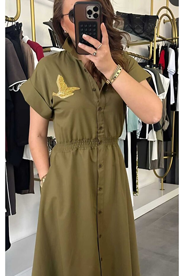 Yeşil dügmeli elbise - 1