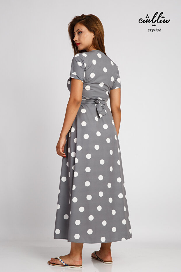 Soft and elegant gray maxi dress with wrap design and polka dot pattern with a tie at the waist - 5