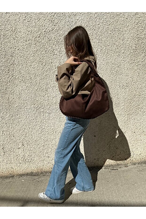The Moiss Bitter Brown Large Volume Suede Shoulder Bag