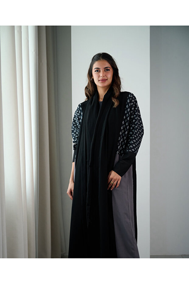 Black crepe abaya with stretch sleeves
