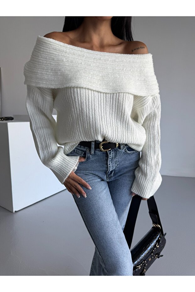 Degaje Madonna Collar Comfortable Fit Women's Knitwear Sweater