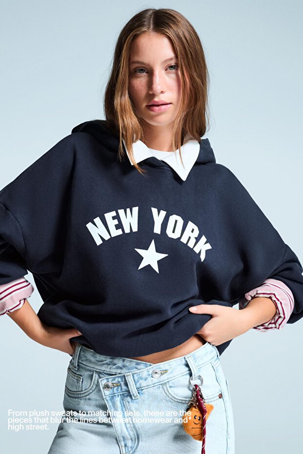 Kapüşonlu baskılı sweatshirt - 5