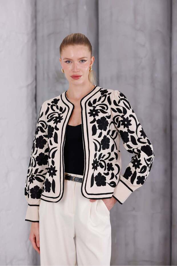 سترة مبطنة بتصميم مطرز - 3