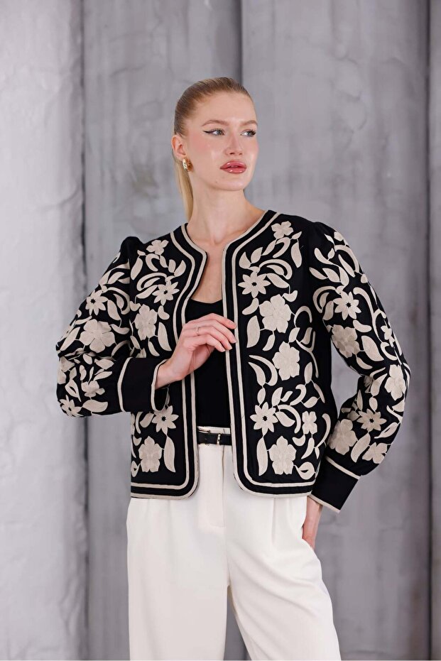 سترة مبطنة بتصميم مطرز - 2