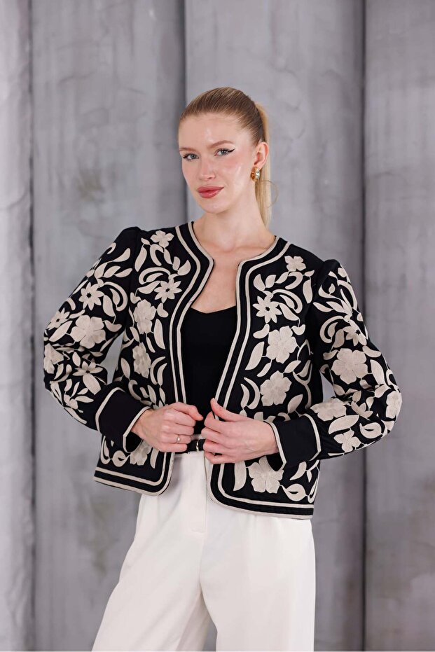 سترة مبطنة بتصميم مطرز - 3