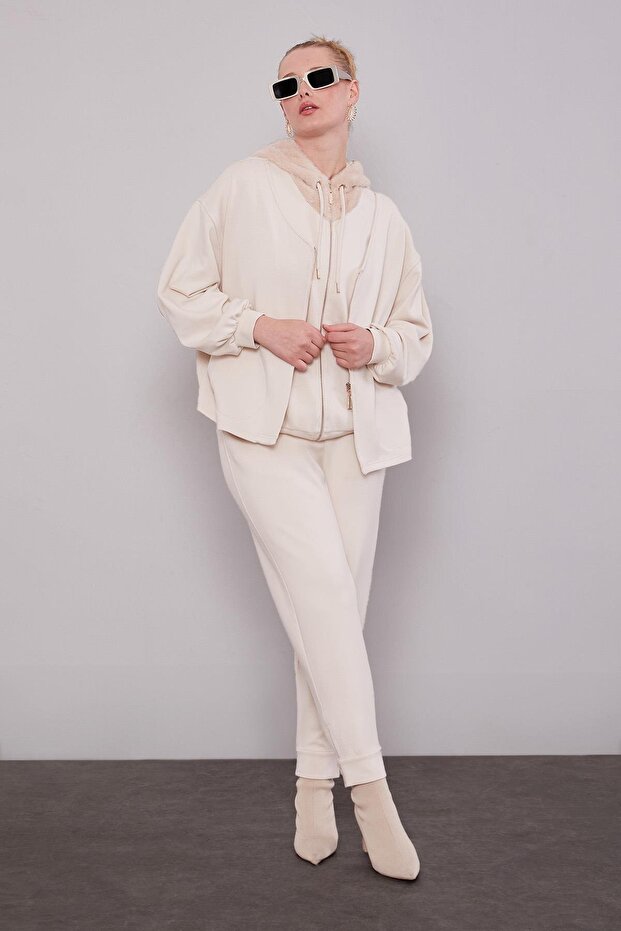 طقم مكون من قبعة من القطيفة الكريمية - 1