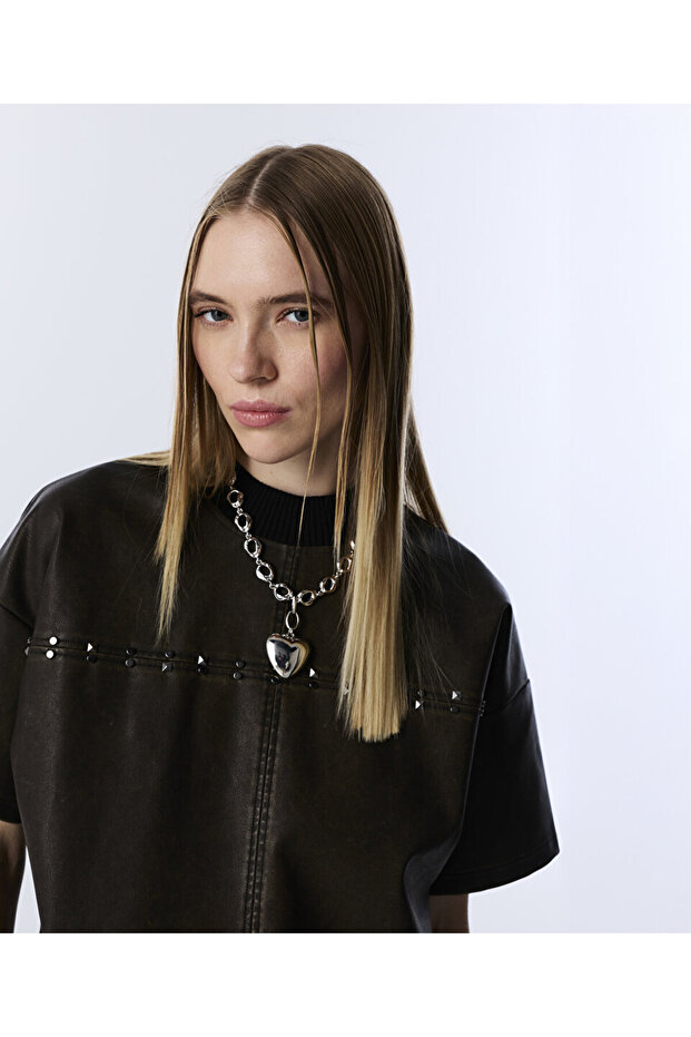 DERİ GÖRÜNÜMLÜ TROK BASKILI BLUZ - 2