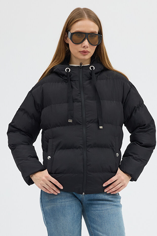 Women's Black Double Pocket Zippered Water Repellent Fabric Regular Fit Padded Inflatable Coat