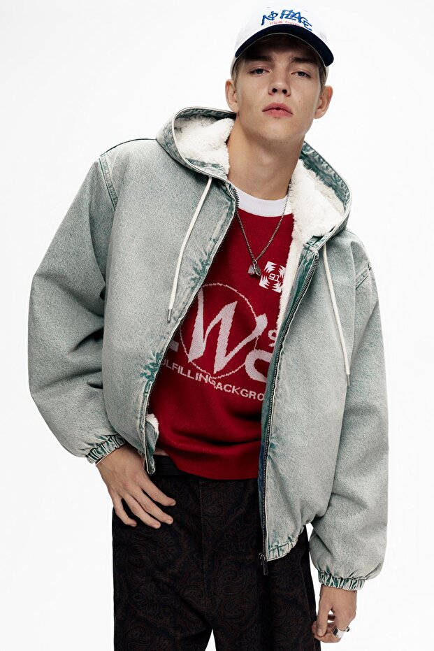 Kapüşonlu kürklü fermuarlı denim ceket - 1