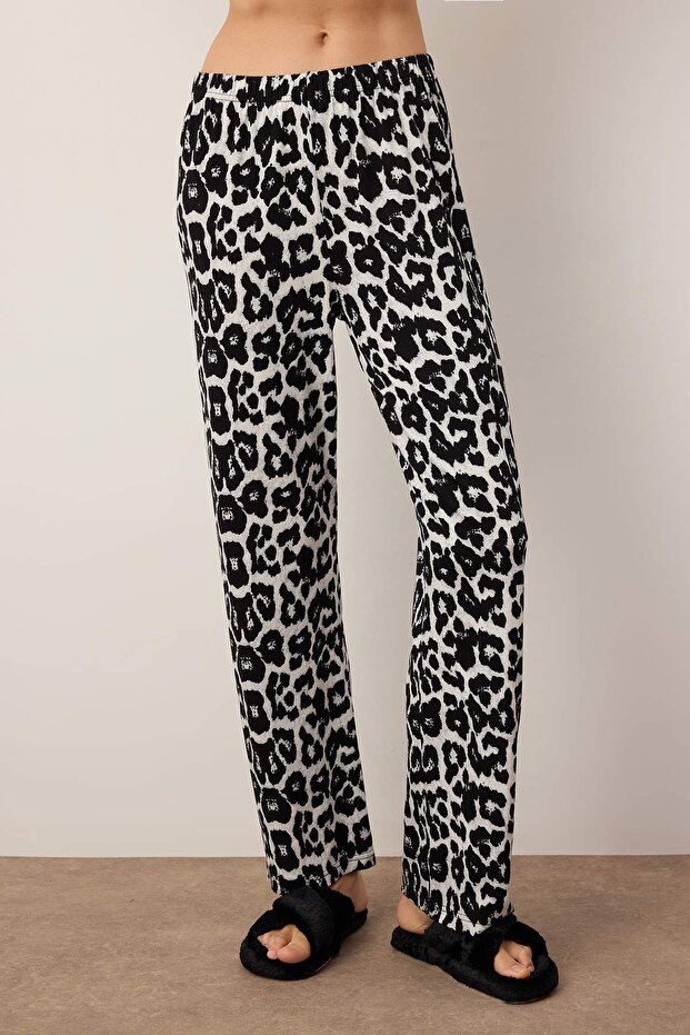 Beyaz-Siyah Leopar Desenli Örme Pijama Takımı THMAW25PT00100 - 3