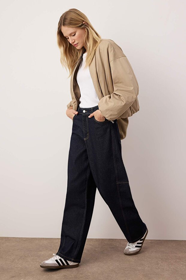 Koyu Mavi Yüksek Bel Dikiş Detaylı Barrel Jeans TWOAW26JE00237 - 2