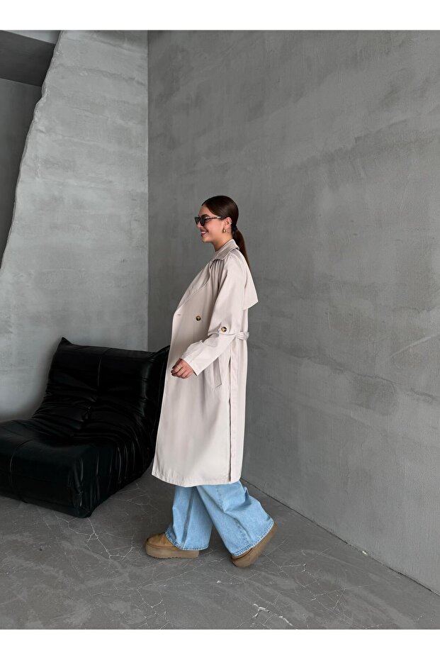 Kremowy, drapowany, długi płaszcz typu trencz bez podszewki - 8