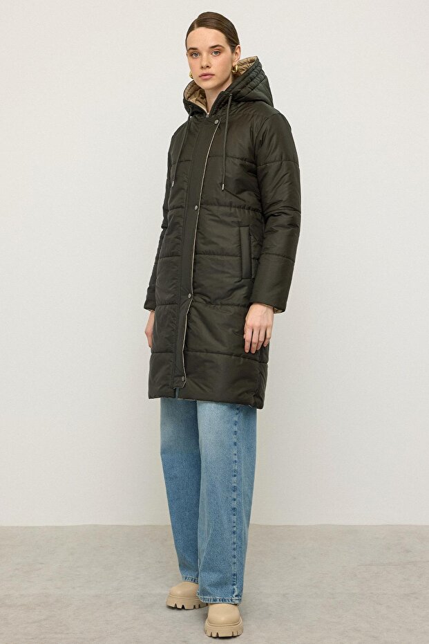 Kurtka z kapturem i pikowanym wykończeniem HAKİ 6782 - 6