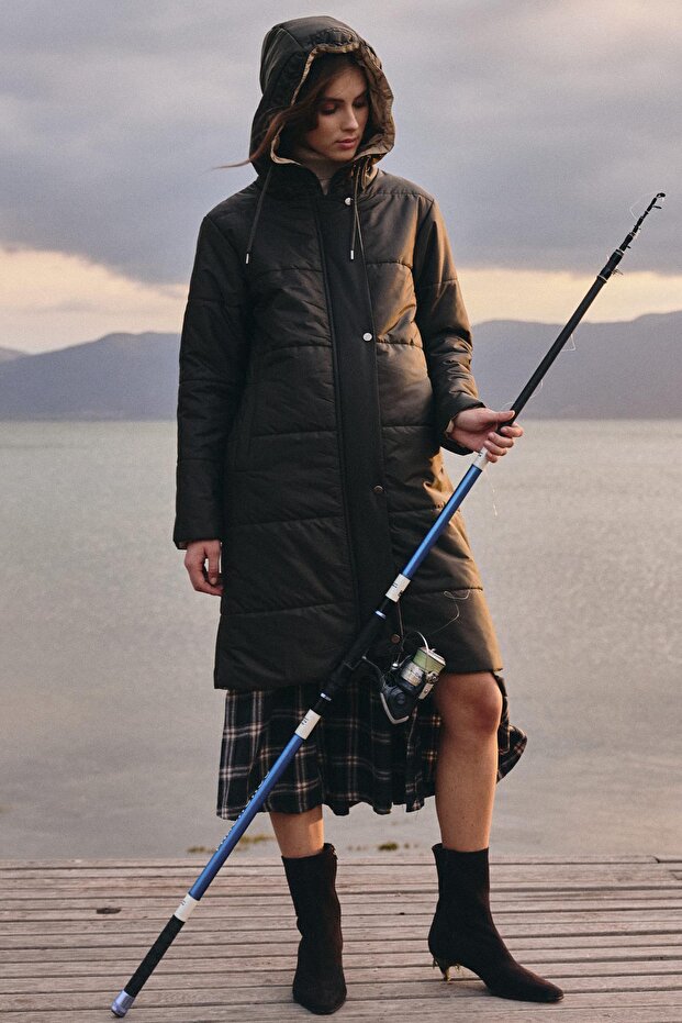 Kurtka z kapturem i pikowanym wykończeniem HAKİ 6782 - 7