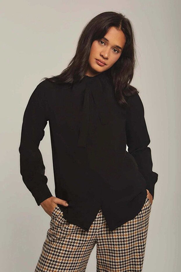 بلوزة صلبة برباط أمامي - 4