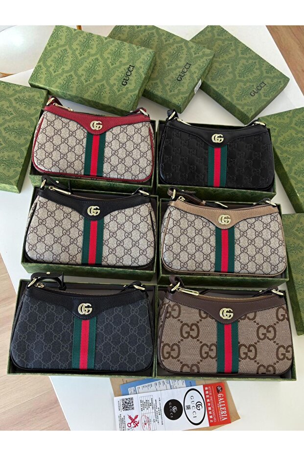 Shoulder bag with accessories - 2