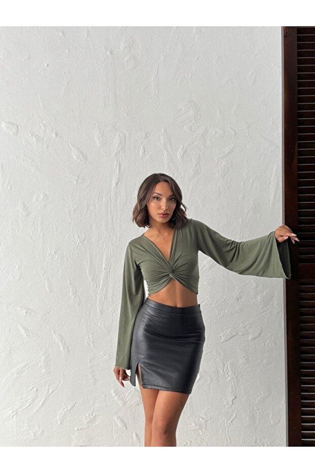 بلوزة مع تطريز أمامي - 1