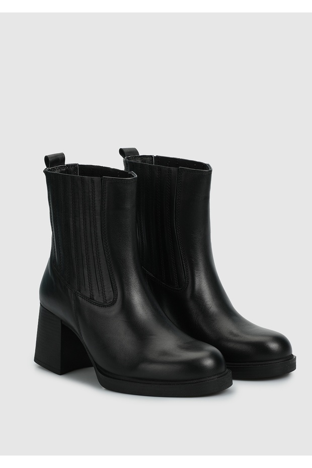 Siyah Deri Kadın Bot - 2