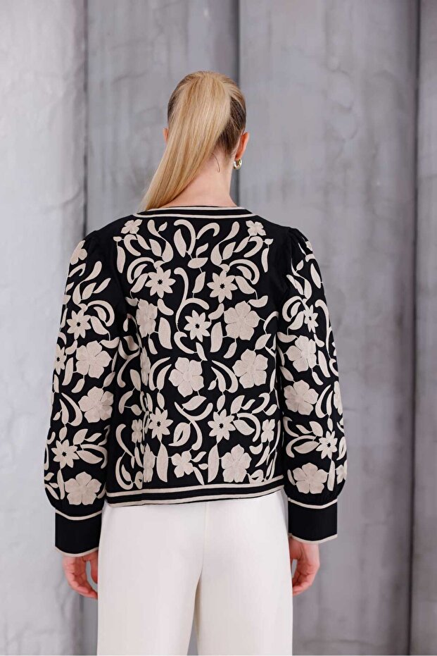 سترة مبطنة بتصميم مطرز - 6