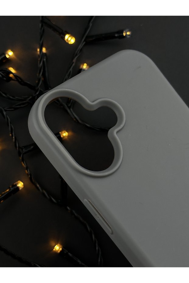 حافظة رمادية متوافقة مع iPhone 17 بتصميم بسيط وأنيق