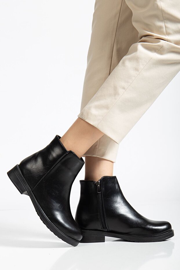 02-3033 Black Wrinkled Patent Leather Zippered Daily Women's Boots