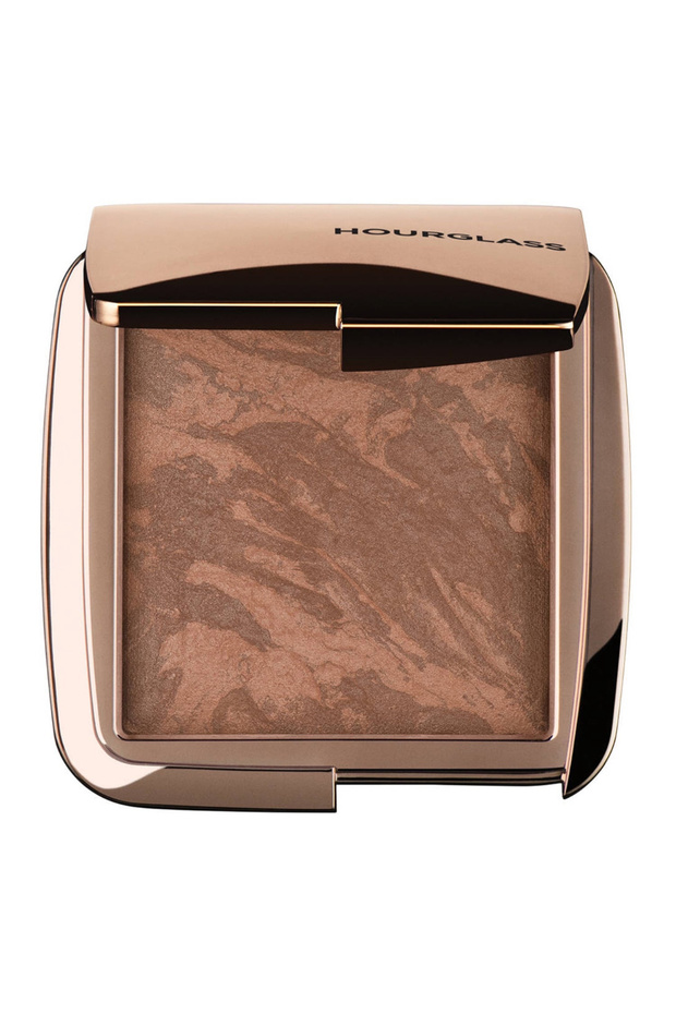 Ambient Lighting Bronzer Illuminating and Bronzing Powder Radiant Bronze Light 11g Elsbeauty