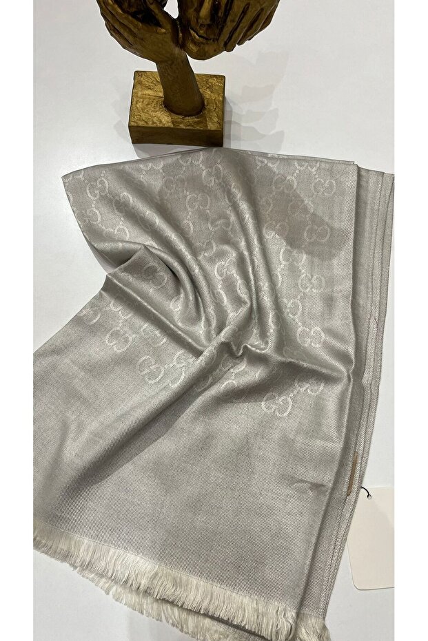 A Quality One Way Wool Silk Shawl