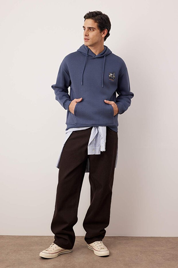 Indigo Motor Nakışlı Oversize/Geniş Kesim İçi Polarlı Kapüşonlu Sweatshirt TMNAW25SW00016 - 2