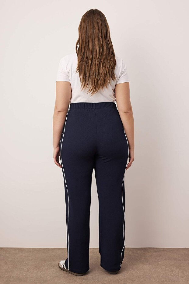 Lacivert Straight Fit Beyaz Biye Detaylı Örme Krep Büyük Beden Pantolon TBBAW26AR00005 - 4