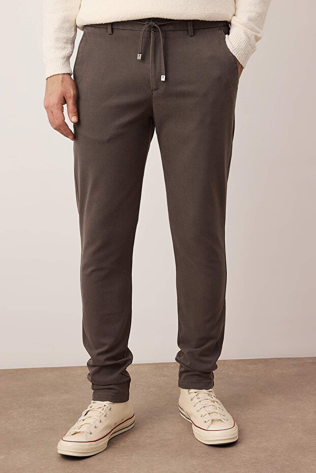 Kahverengi Regular Fit Dokulu Rahat Erkek Pantolon TMNAW26PL00007 - 1