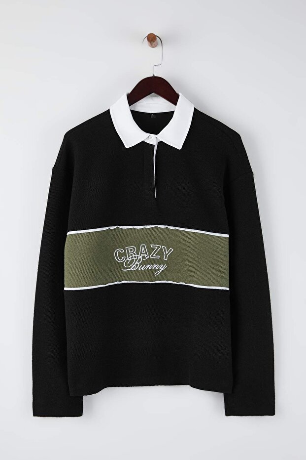 Siyah Yeni Oversize/Geniş Kesim Nakış Detaylı Kalın Polo Yaka Sweatshirt TMNAW26SW00027 - 5