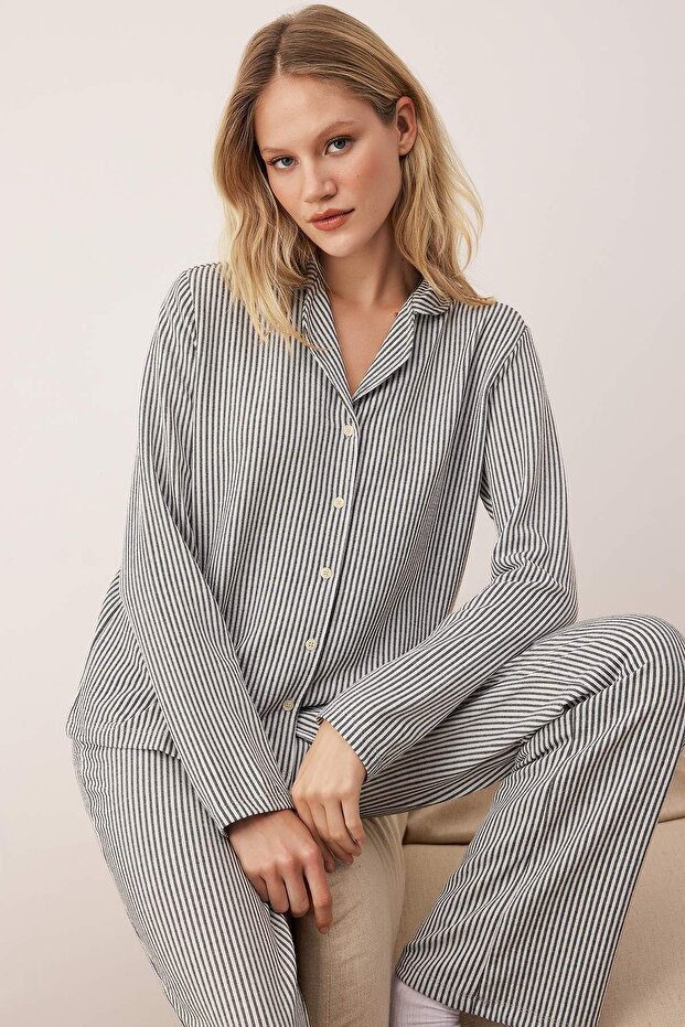 Siyah-Beyaz Çizgili Fitilli Gömlek Yaka Örme Pijama Takımı THMAW26PT00131 - 2