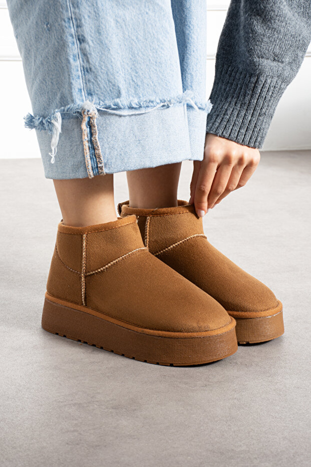 Barna színű női vastag talpú velúr stílusos alkalmi csizma belső szőrmével - 1