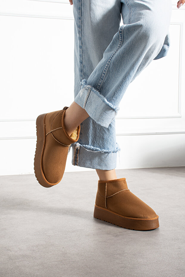 Barna színű női vastag talpú velúr stílusos alkalmi csizma belső szőrmével - 3